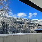 아파트 In Near Lift *