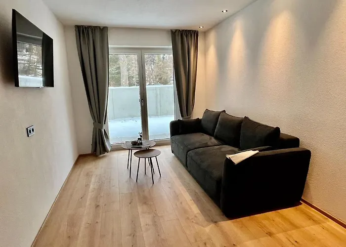 Apartment In Near Lift