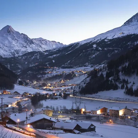 Apartman In Near Lift *