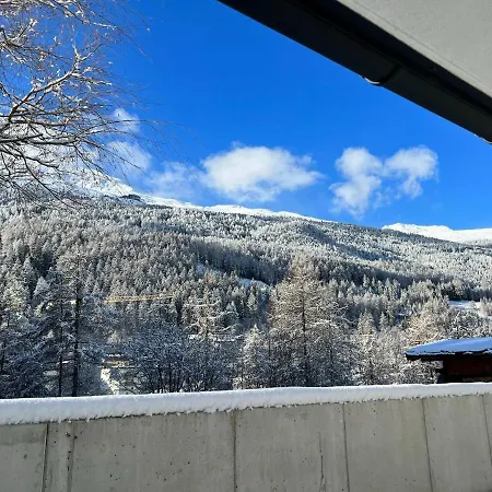 Apartment In Near Lift *